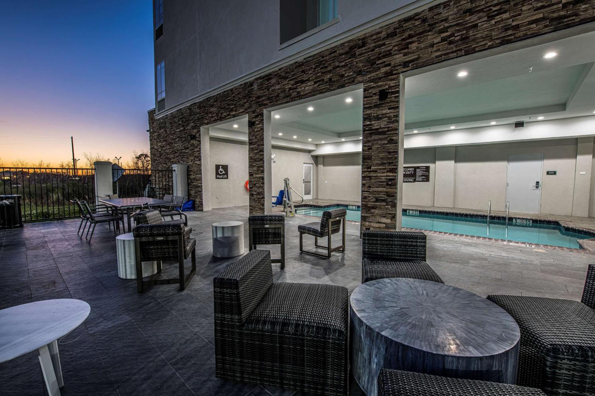 Doubletree Sulphur Lake Charles Exterior photo